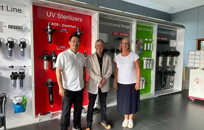 北京漢達森公司負責人張總與朱總與Airwatec公司負責人合影.jpg 北京漢達森公司負責人張總與朱總與Airwatec公司負責人合影.jpg