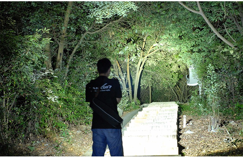 led強(qiáng)光手電筒 led強(qiáng)光手電筒